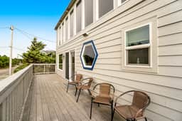 Dog friendly home across street from beach with rooftop deck and views - Image 4