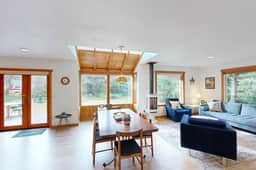 Dog friendly home close to the beach with patio BBQ and WiFi - Image 4