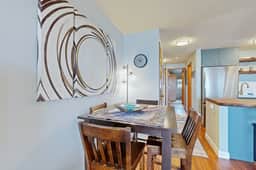 Beachfront condo boasting beautiful views a private balcony and perfect location - Image 5