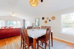 Bright home near beach with fast WiFi fireplace and washer dryer - Image 4