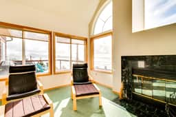 Relaxing Bayfront Home with Ocean Views and Easy Beach Access - Image 4