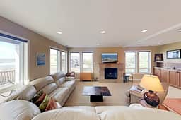 Expansive Beach Retreat 2 Decks and Balcony Corner Lot 50 to Ocean - Image 4