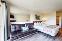 Lower Level Oceanview Studio with Balcony and Close Beach Access Dogs OK - Image 4