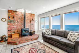 Dog friendly oceanfront home with views fireplace hot tub and washer dryer - Image 3