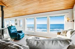 Dog friendly oceanfront home with views fireplace hot tub and washer dryer - Image 2