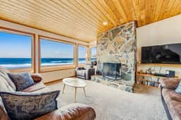 Two story oceanfront retreat with a washer dryer firepit and Ping Pong table - Image 3