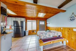 Dog friendly house near the ocean with woodstove yard patio and washer dryer - Image 4
