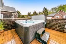 2 story home near the beach with private hot tub deck firetable and washer dryer - Image 2