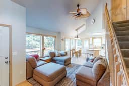 Bright dog friendly home with wrap around deck just steps from beach - Image 3