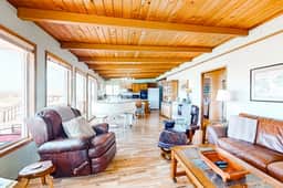 Oceanfront dog friendly home with washer dryer and fireplace - Image 4
