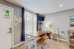 Dog Friendly Room with Kitchen Located Near the Beach and Downtown - Image 5