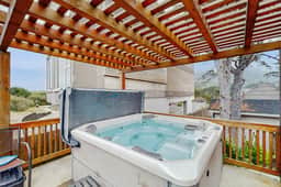 Oceanfront home with great views high speed WiFi and direct beach access - Image 5