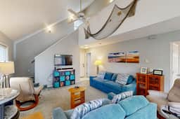 Cozy family home away from home dog friendly with nearby beach access and hot tub - Image 4