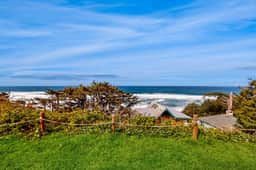 Lower Level Studio with Ocean Views and Easy Beach Access Dog Friendly - Image 3