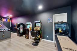 Everything Remodeled Water View Private Hot Tub WiFi Game Room - Image 4