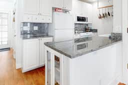 Huge dog friendly castle with ocean view decks 5 minutes to the beach - Image 5