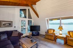 Lakefront house with private dock firepit and sunset views - Image 2