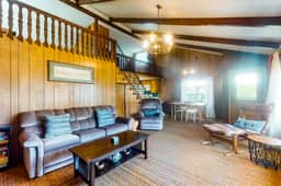 Charming dog friendly getaway with a full kitchen and firepit walk to the beach - Image 5