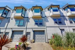Three Story Beach Townhouse with Ocean View Fireplace Gas Grill and Balcony - Image 4