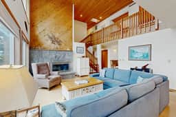 Beautiful Home Above Maxwell Point with Huge Balcony and Stunning Ocean Views - Image 2
