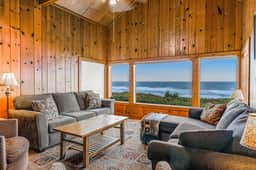 Coastal gem with ocean views easy walk to beach and WiFi - Image 2