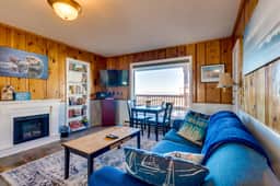 Dog Friendly Waterfront Condo with Ocean Views Moments From the Beach and Town - Image 2