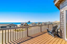 Dog Friendly House with Ocean Views Hot Tub Arcade Machine and Easy Beach Access - Image 5