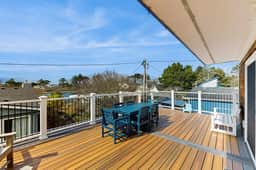 Charming modern home close to the beach with full kitchen WiFi and large deck - Image 2