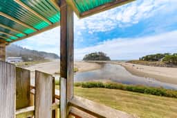 Dog friendly oceanfront condo with beach access and Proposal Rock view - Image 4