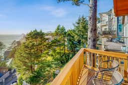 Perfect oceanside getaway with magnificent ocean views and beach nearby - Image 2