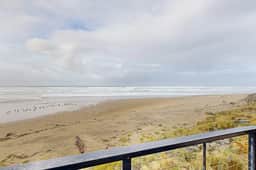 Rock Creek Inn condo on beach with ocean view balcony walk to shops and dining - Image 4