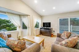 Dog friendly Home with Deck and Enclosed Yard Near Beach Access - Image 4