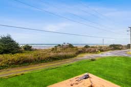 Dog Friendly Oceanfront House with Ocean Views Walk to Beach - Image 4