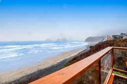 Beachfront Dog Friendly Cottage with Private Hot Tub Fireplace and Ocean Views - Image 4