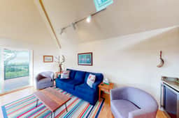Dog-Friendly Bayfront Escape w/ hot tub, decks & beach access - Image 4