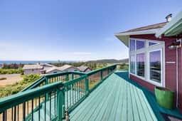 Bright and open hillside home with sprawling ocean views - Image 5