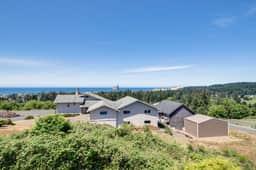 Bright and open hillside home with sprawling ocean views - Image 2