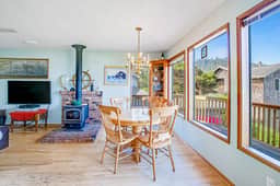 Dog friendly oceanview home one block to beach - Image 4