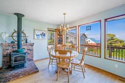 Dog friendly oceanview home one block to beach - Image 5