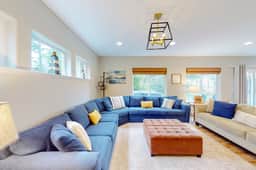Dog friendly home near the beach with hot tub WiFi Ping Pong and foosball - Image 5