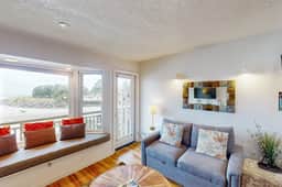 Oceanfront 2nd floor condo with ocean views balcony and seasonal beach access - Image 4