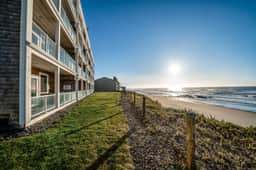 Oceanfront condo with private hot tub ocean views and high speed WiFi - Image 3