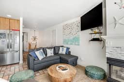 Charming dog friendly waterfront beach home with lovely patio - Image 4