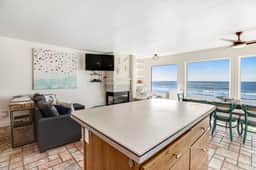 Charming dog friendly waterfront beach home with lovely patio - Image 5