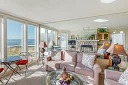 Luxury Waterfront Condo with Shared Hot Tub Pool and Ocean Views - Image 4