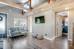 Adorable dog friendly hideaway with free WiFi private washer dryer and firepit - Image 4