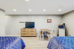 Ideally Located Room Near Downtown and the Beach Dog Friendly - Image 5
