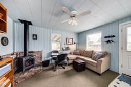 Cottage near the beach perfect for a couple with deck grill and fireplace - Image 4