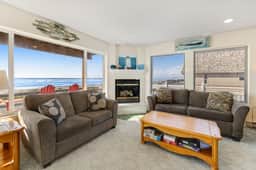Dog friendly waterfront rental just steps from the beach and restaurants - Image 5