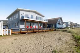 Dog friendly waterfront rental just steps from the beach and restaurants - Image 3